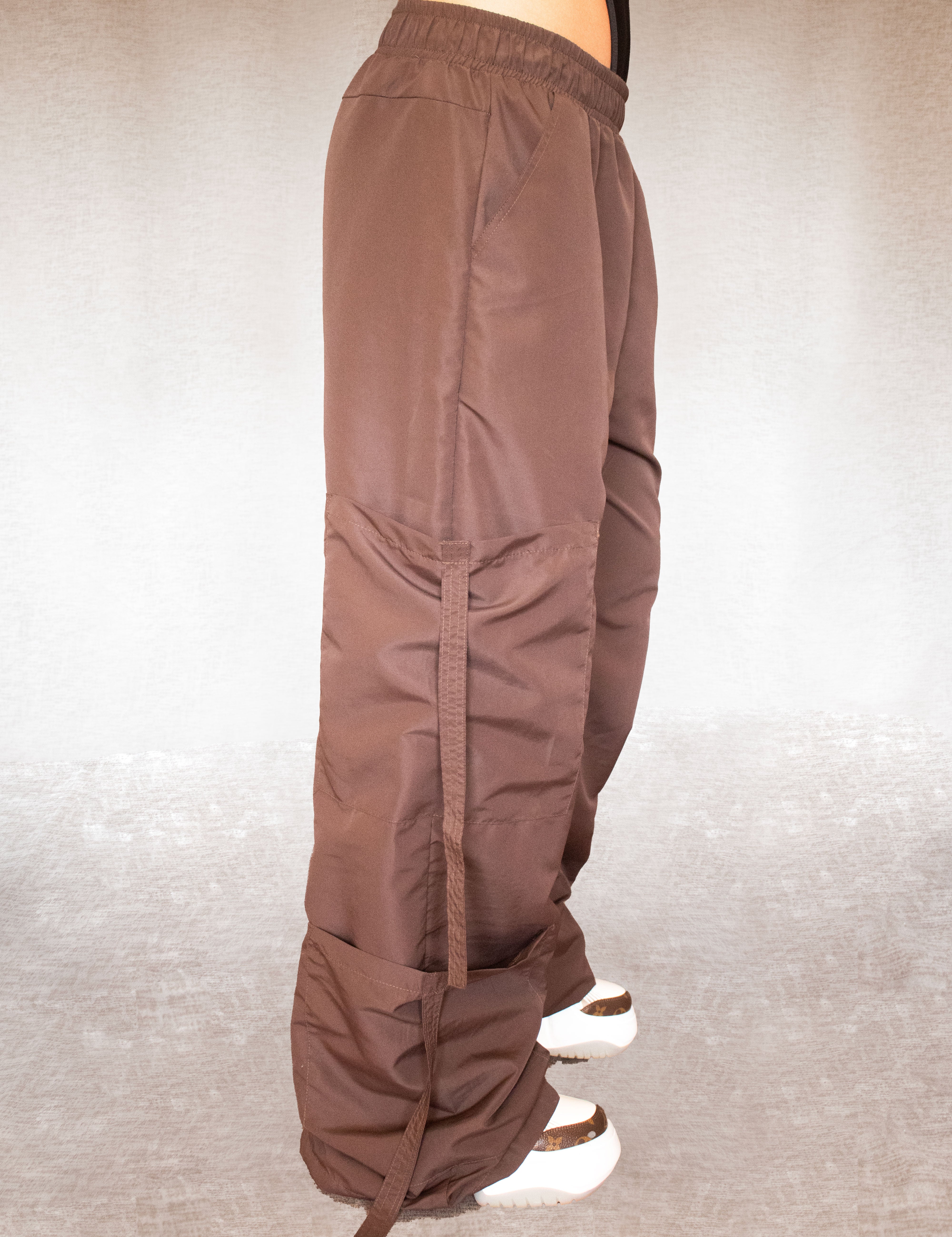PANTALON-CARGO-ANTIFLUIDO--LATERAL.jpg